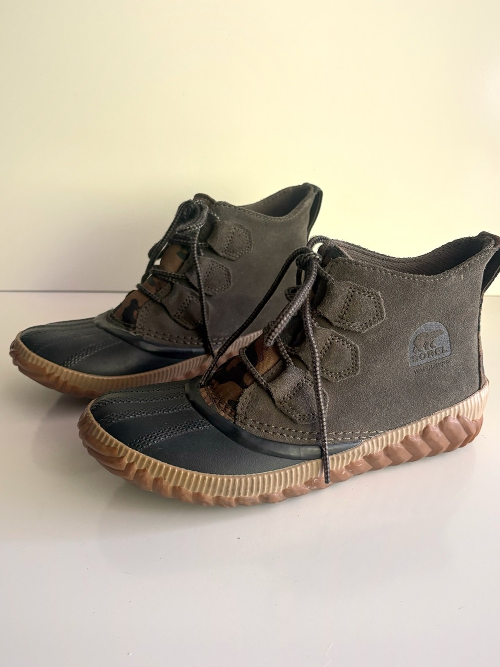 Sorel Out N About Camo Waterproof Ankle Boots Size 6
